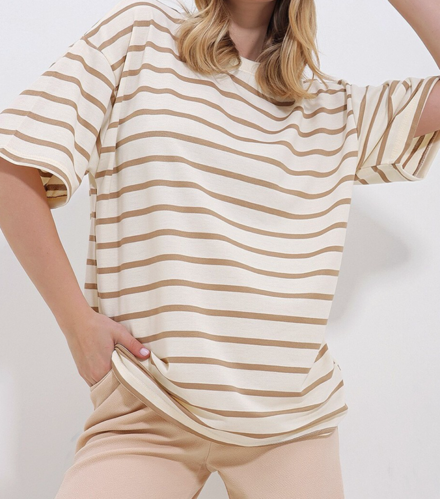 Oversized t-shirt for women. Oversized t-shirt for women under 500. Affordable trendy Oversized tees. Cotton oversized t-shirt for women. Casual oversized t-shirt women. Oversized t-shirts for college. 
